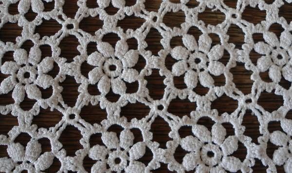 Vintage Cream Fancy Crochet Lace Table Runner Daisies 44  